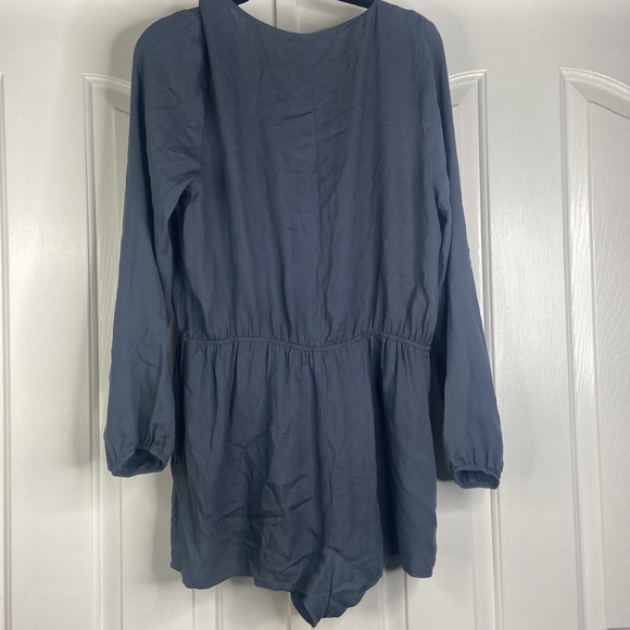 Airy romper flattering - Picture 3 of 3